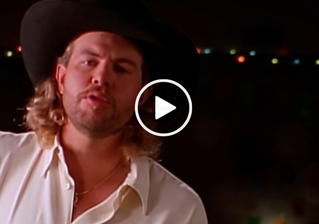 Toby Keith – Santa, I’m Right Here (Official Music Video)